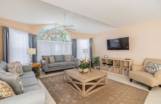 ​Near Theme Parks! 4 BR's, Sleeps 10! Gorgeous Home, Pool, Patio! - Foto 8