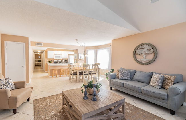 ​Near Theme Parks! 4 BR's, Sleeps 10! Gorgeous Home, Pool, Patio! - Foto 11