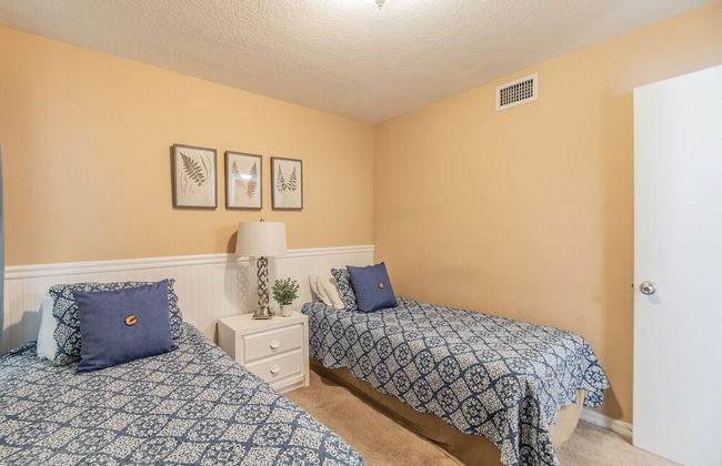 ​Near Theme Parks! 4 BR's, Sleeps 10! Gorgeous Home, Pool, Patio! - Foto 13