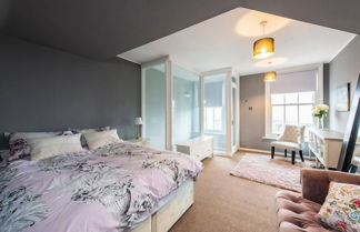 Photo 2 - Bright, Stylish 3bed Flat in West Hampstead