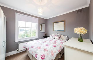 Photo 3 - Bright, Stylish 3bed Flat in West Hampstead