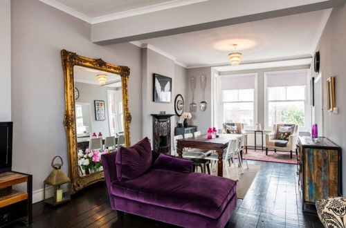 Photo 11 - Bright, Stylish 3bed Flat in West Hampstead