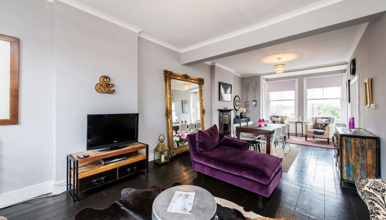 Photo 1 - Bright, Stylish 3bed Flat in West Hampstead