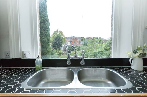 Photo 10 - Spacious 1BR Period Apartment Hampstead