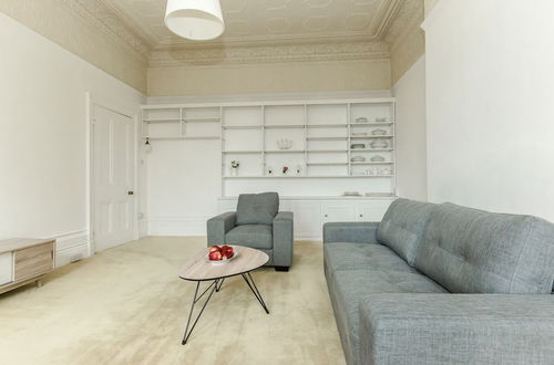 Photo 13 - Spacious 1BR Period Apartment Hampstead