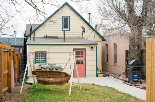 Photo 18 - Artisan Victorian Spacious Backyard Great Location