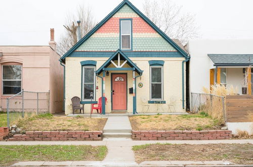 Photo 20 - Artisan Victorian Spacious Backyard Great Location