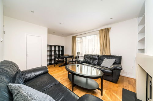 Photo 13 - 2 Bedroom Flat in Heart of Battersea near Station