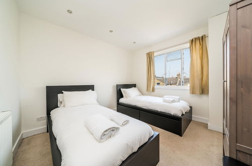 Photo 6 - 2 Bedroom Flat in Heart of Battersea near Station