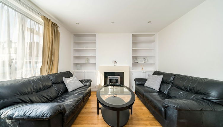 Photo 1 - 2 Bedroom Flat in Heart of Battersea near Station