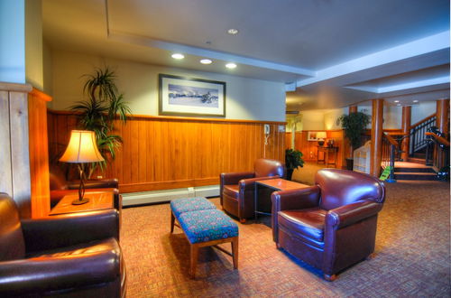 Photo 4 - Zephyr Mountain Lodge