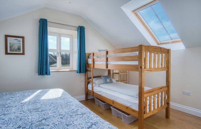 The Chaffhouse - 4 Bedroom - Llangennith - Photo 23
