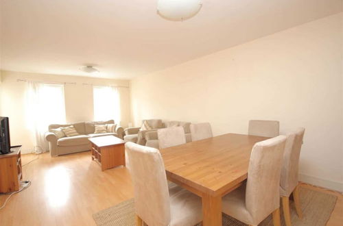 Photo 4 - Homely 2 Bedroom Flat Close to Central Edinburgh