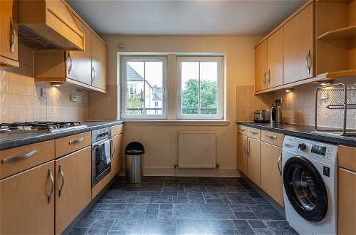 Foto 3 - Homely 2 Bedroom Flat Close to Central Edinburgh