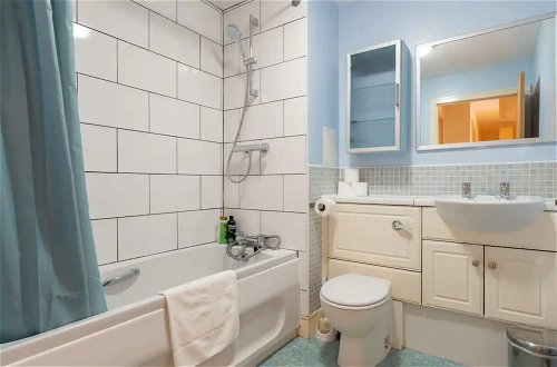 Photo 6 - Homely 2 Bedroom Flat Close to Central Edinburgh