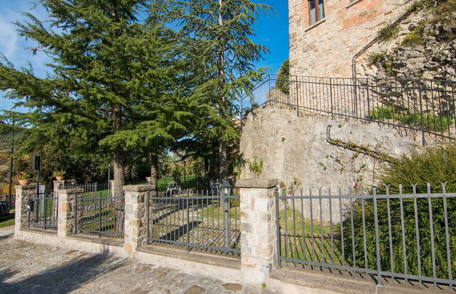 Romantic Medieval Escape - Photo 31