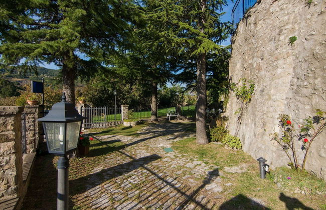 Romantic Medieval Escape - Photo 22