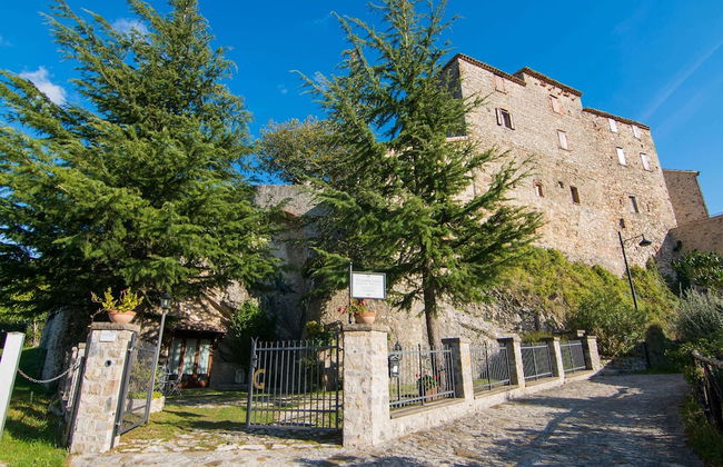 Romantic Medieval Escape - Photo 28