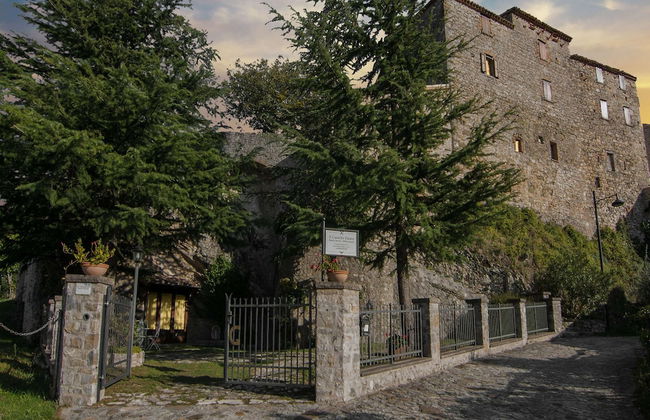Romantic Medieval Escape - Photo 29