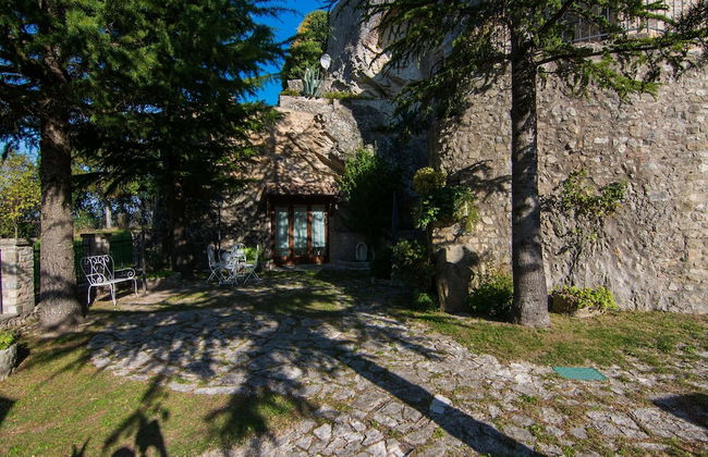 Romantic Medieval Escape - Photo 21