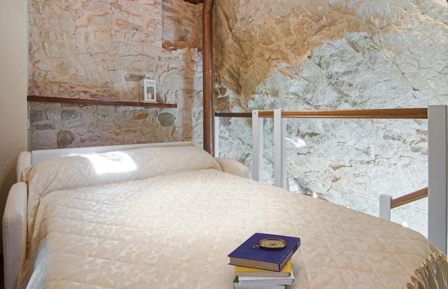 Romantic Medieval Escape - Photo 3