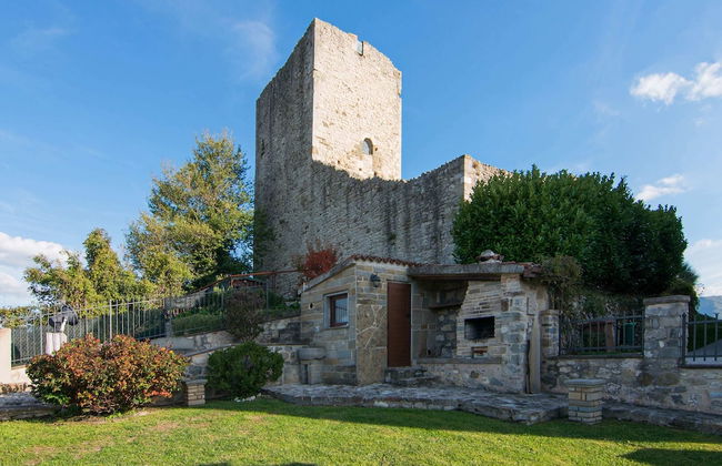Romantic Medieval Escape - Photo 30