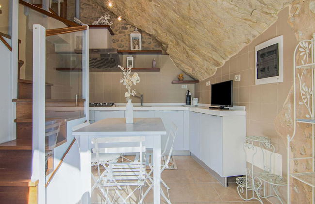 Romantic Medieval Escape - Photo 17
