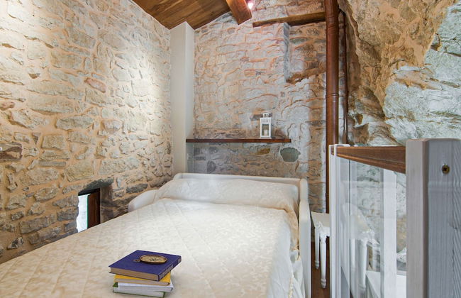 Romantic Medieval Escape - Photo 2