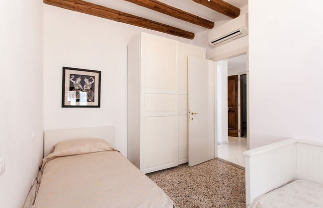 Prince Apartments - Photo 25