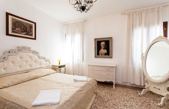 Prince Apartments - Photo 22