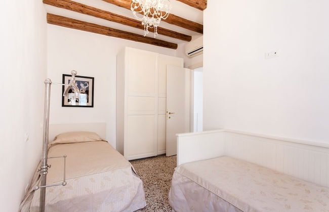 Prince Apartments - Photo 13
