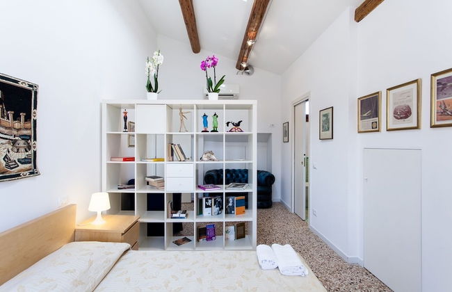 Prince Apartments - Photo 10