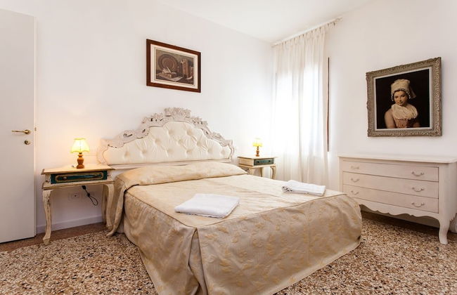 Prince Apartments - Photo 2