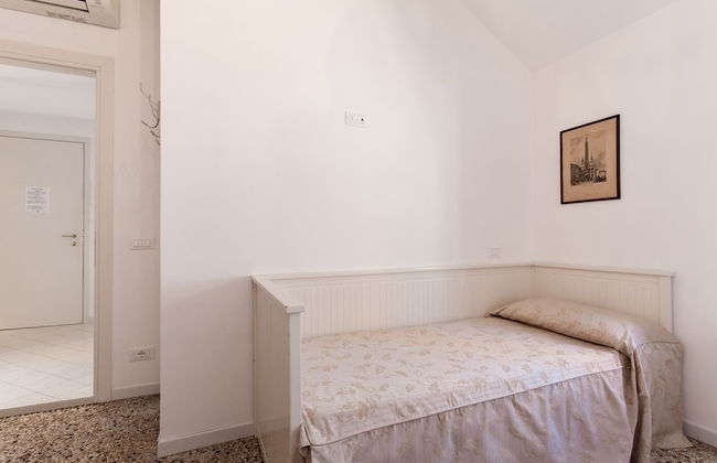 Prince Apartments - Photo 5