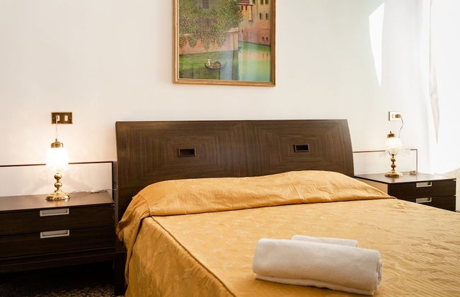 Prince Apartments - Photo 14