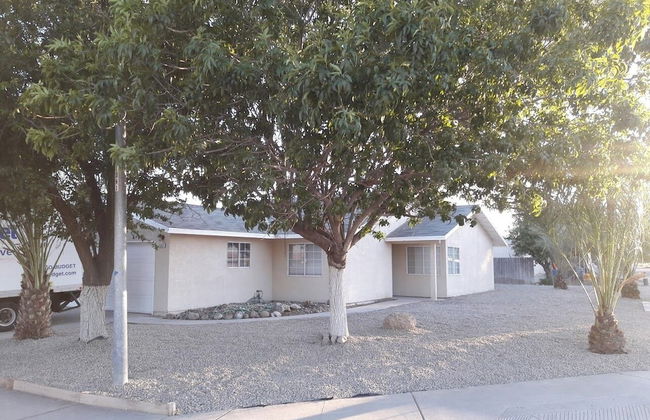 Coalinga Embassy - Foto 1