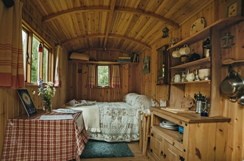 Foto 4 - Cosy Woodland off Grid Shepherds Hut - Rowan