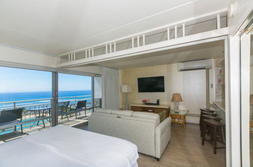 Photo 10 - Ilikai Tower One Bedroom Lagoon View Waikiki Condos With Lanai & Free Wifi