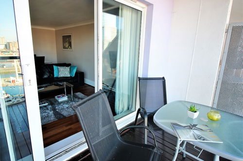 Photo 30 - Canary Wharf Luxury River view apartment