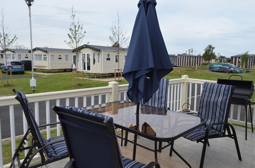 Photo 18 - Tattershall Lakes Luxury Caravan With Hot tub