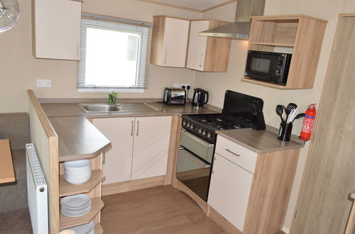 Photo 8 - Tattershall Lakes Luxury Caravan With Hot tub