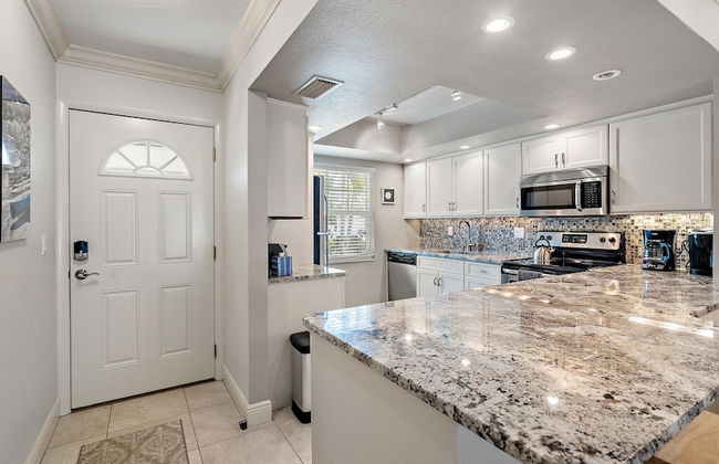 Sunset Sanctuary 2 Bedroom Condo by RedAwning - Foto 16