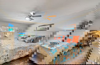 Photo 2 - Sunset Sanctuary 2 Bedroom Condo by RedAwning