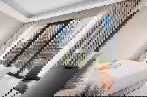 Foto 4 - Luxurious 3-bedroom Apartment Facing Burj Khalifa in The Address Dubai Opera