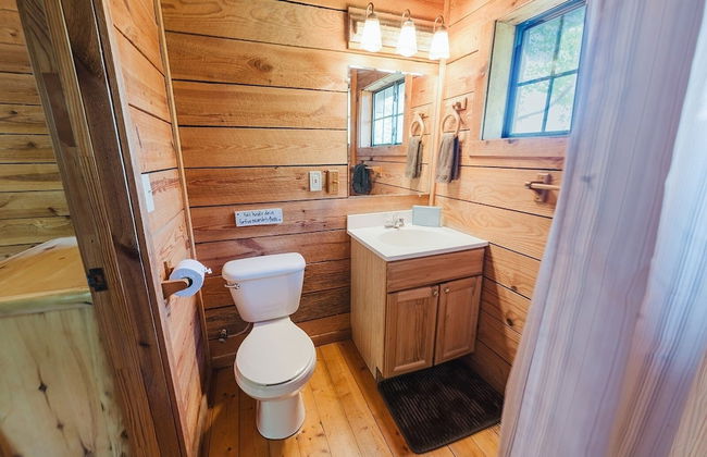 J Willy's Refuge 2 Bedroom Cabin by RedAwning - Foto 26
