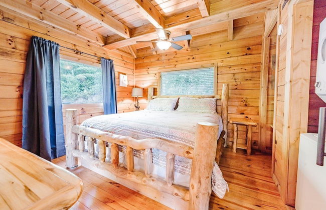J Willy's Refuge 2 Bedroom Cabin by RedAwning - Foto 4