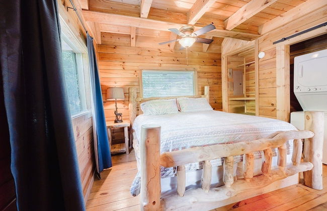 J Willy's Refuge 2 Bedroom Cabin by RedAwning - Foto 3
