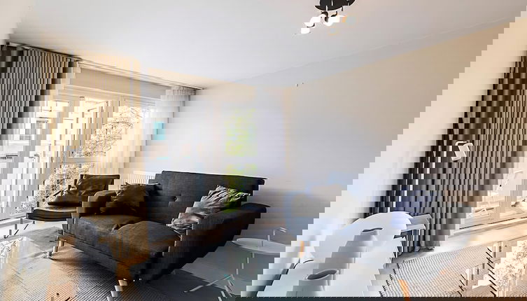 Foto 1 - Sunny Belgravia Apartment With a Balcony