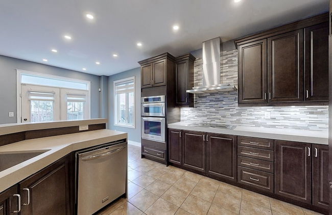 Spacious Family Haven: Modern 4-bedroom Luxury Home - Foto 14