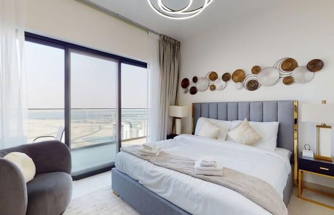 Luxury 3BR Designer Retreat with Parking - Foto 1